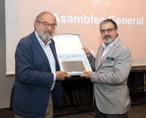 Homenaje a Alejandro Izuzquiza en la Asamblea de APCAS 2024