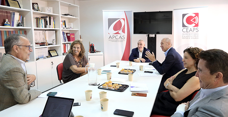 Mesa redonda sobre transparencia en el Seguro