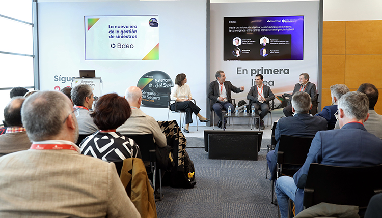 Mesa redonda con Pepe Castelo, Jesús Carcas, Pablo López y Ruth Puente.