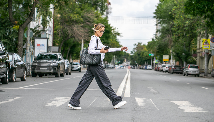 El riesgo de los peatones distraídos
