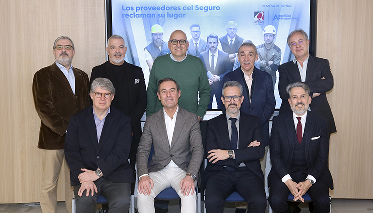 Foto de los participantes en la mesa redonda sobre los proveedores del Seguro