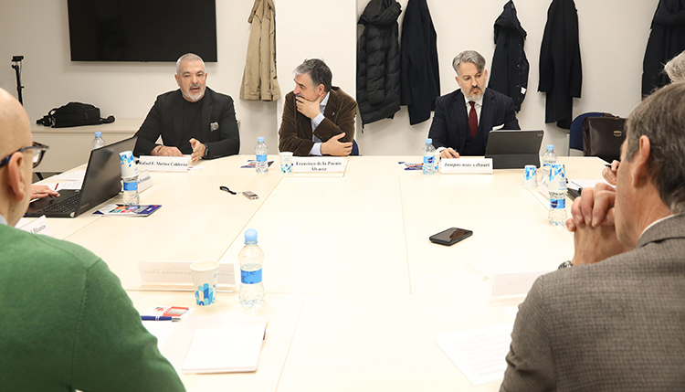 Imagen de la mesa redonda sobre el papel de los proveedores del Seguro